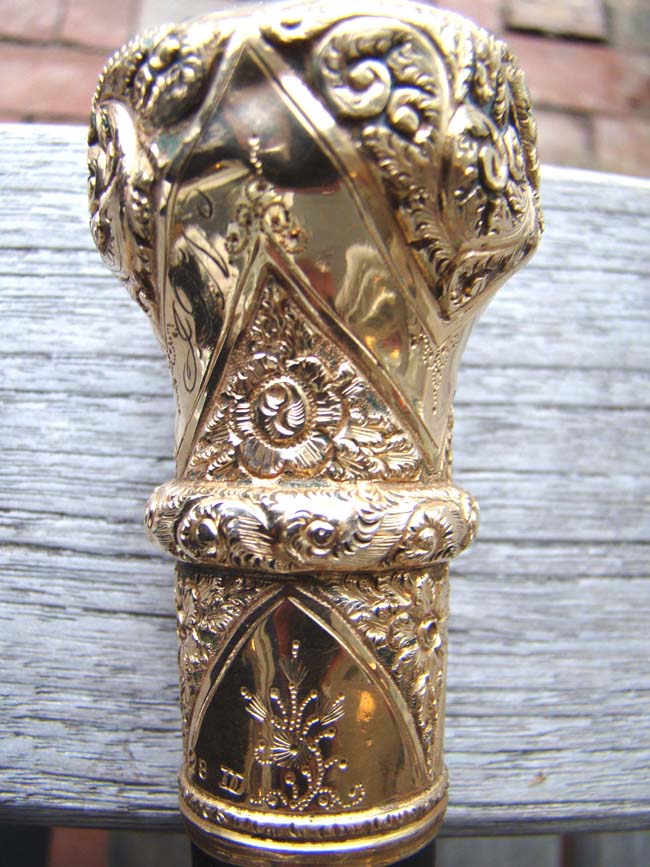 A fine Antique Gold Knobbed cane with ebony shaft and presentation inscription — image 4